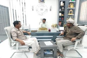 مدير عام مكتب وزارة الشباب والرياضة يلتقي برئيس مجلس تنسيق اندية حضرموت الوادي
