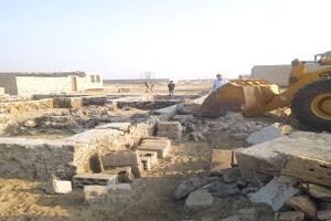 أشغال خورمكسر تنفذ حملة لإزالة التعديات والبناء العشوائي في منطقة غازي علوان