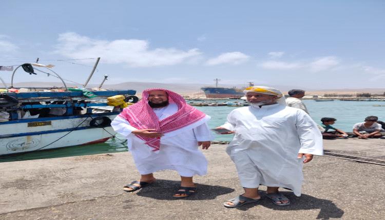 رئيس مؤسسة التنمية الخيرية بحضرموت يزور ميناء نشطون ويتفقد مسجد سعيد بن عطية بمديرية حصوين بالمهرة