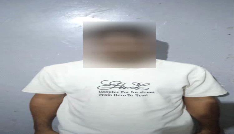 بعد 8 سنوات من فراره شرطة الممدارة تلقي القبض على متهماً بقضية قتل في محافظة أبين