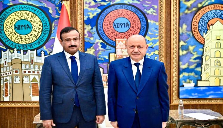 رئيس مجلس القيادة يطلع من محافظ شبوة على الأوضاع في المحافظة ومستوى الجاهزية في الجبهات