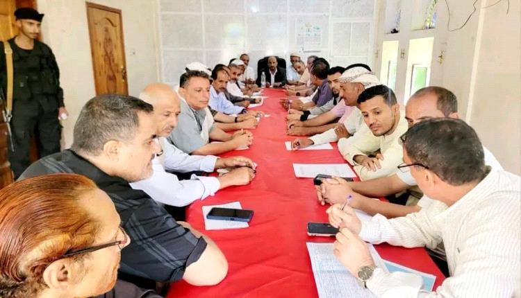 مدير عام قعطبة المهندس عبدالوهاب سنان يترأس اجتماع المكتب التنفيذي ويشدد على تعزيز الإيرادات وتحسين الخدمات