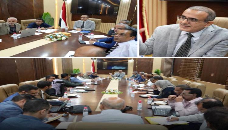 وزير الصحة يوجّه بتوحيد التخطيط الصحي وتعزيز التكامل بين الوزارة والمحافظات لتنفيذ الاستراتيجية الوطنية