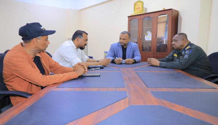 الوكيل باعلوي يناقش مع قيادة مكتب الشباب واتحاد الكرة ترتيبات نهائي كاس البلدة
