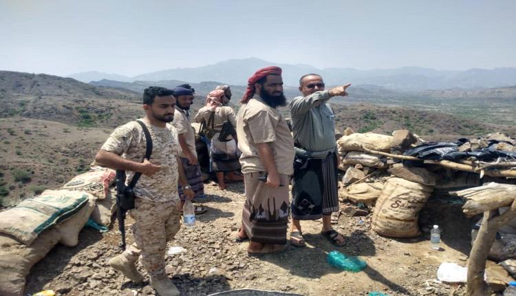 القائد محمد علي الحوشبي يتفقد الخطوط الأمامية في جبهة كرش ويشدد على اليقظة والجاهزية لمواجهة محاولات الاختراق الحوثية