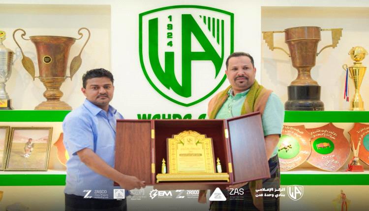 الرئيس الفخري لنادي وحدة عدن سامي السعيدي يزور النادي ويطلع على مرافقه