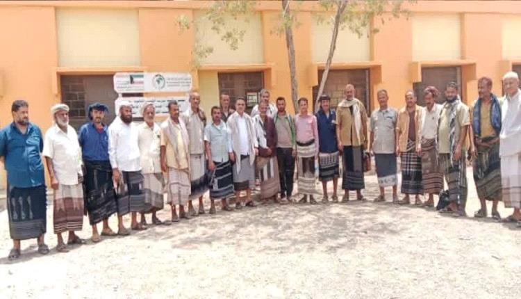 مدير عام ردفان يبحث مع أبناء وحدة أولويات المنطقة ويؤكد دعم التعليم والشباب والمياه