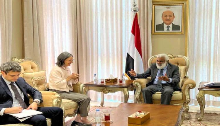 وزير التخطيط يبحث مع السفيرة الفرنسية سبل تعزيز وتطوير التعاون الثنائي