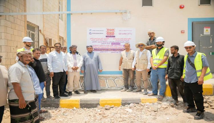 محافظ سقطرى يفتتح مشاريع الطاقة الشمسية بالمدارس والمرافق الصحية