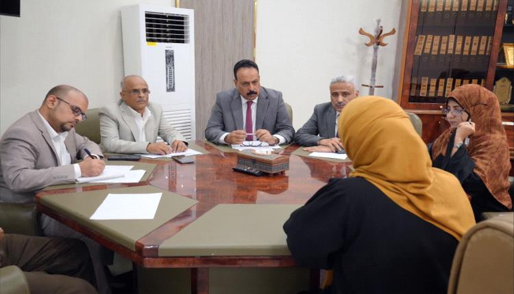 تعزيزاً للشفافية.. وزير الأشغال يرأس لجنة مقابلة المتقدمين لشغل وظيفة المدير المالي في الوحدة الممولة دولياً