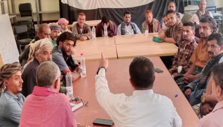 خلال لقائه أبناء مركز الجبلة.. مدير عام ردفان يبشر باعتماد مشروع للمياه وبوزتين لنقل المياه