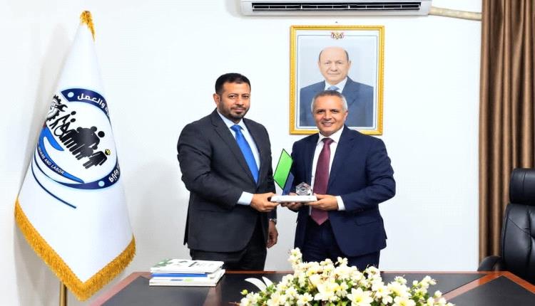 وزير الشؤون الاجتماعية والعمل يطلع على أنشطة ومشاريع مؤسسة صلة للتنمية