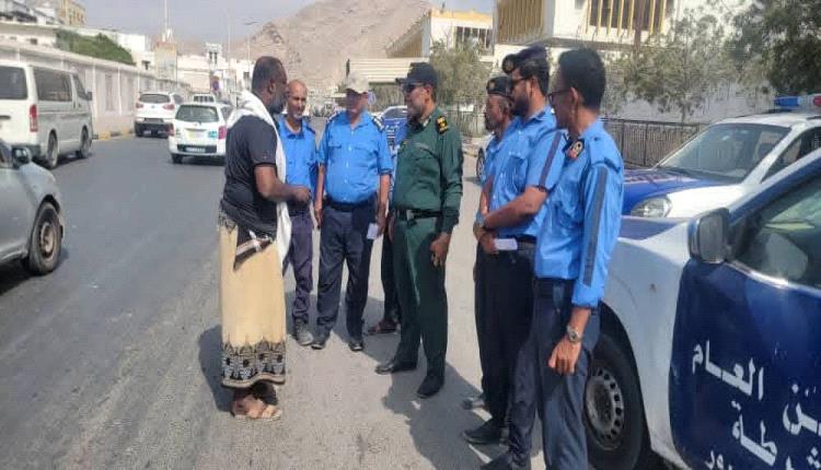 شرطة السير بساحل حضرموت تشدد إجراءاتها الميدانية لضبط المخالفات وتعزيز السلامة المرورية