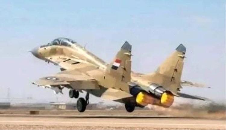 الطيران الحربي ينفذ ضربات على مواقع للحوثيين في البيضاء ومأرب والضالع