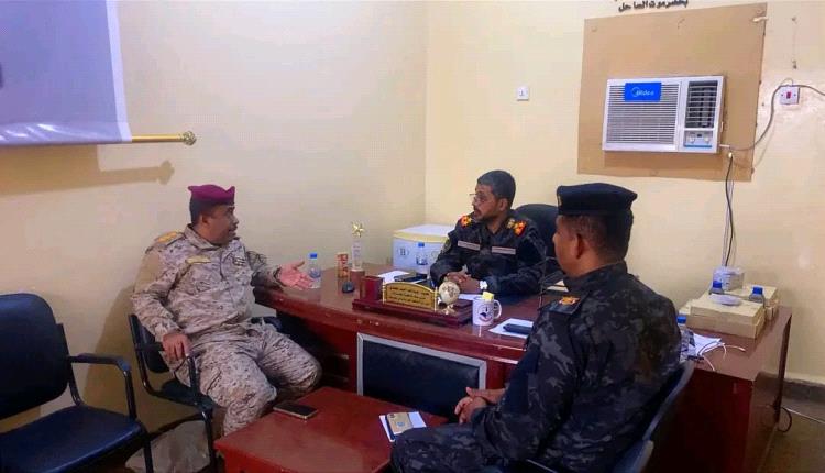 العميد لحمدي يبحث مع قائد خفر السواحل بحضرموت تعزيز التعاون المشترك ويشيد بدور منتسبيهم في ضبط أكثر من 37 كيلوغرامًا من الحشيش