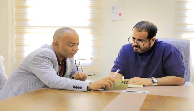الوكيل الجهوري يبحث مع قيادة صندوق النظافة والتحسين خطة تطوير واجهات عاصمة المحافظة