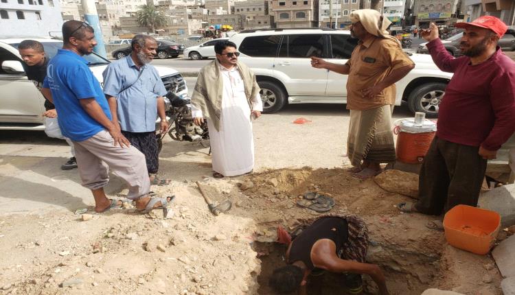 بهدف تحسين جودة الخدمات.. مدير اتصالات ساحل حضرموت يتفقد سير الأعمال في منطقة الهايبر بالمكلا