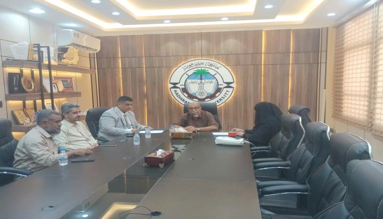 جامعة حضرموت ترعى توقيع اتفاقية بين كلية التعليم المفتوح ومؤسسة الأمل الثقافية الأجتماعية النسوية لتنفيذ برنامج التعليم عن بعد بالشحر