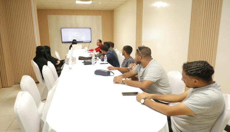 مشاركة إعلامية في لقاء يناقش تعزيز حضور المرأة الحضرمية في العمل النقابي