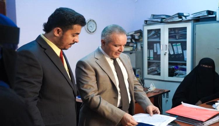 الوزير اليافعي يتفقد مكتب الشؤون الاجتماعية والعمل بعدن ويطلع على مستوى الأداء والخدمات