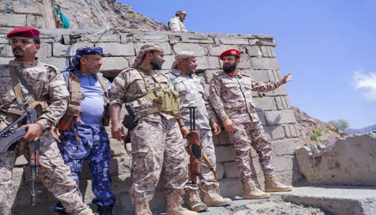 محافظ أبين خلال تفقده جبهة ثرة وأمحلحل واللواء 255 مشاه: لن نتراجع حتى دحر المليشيات الحوثية واستعادة مؤسسات الدولة