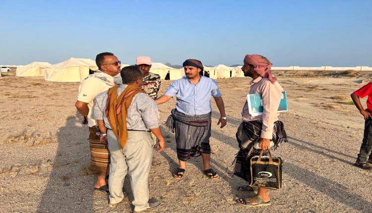 السقاف والصوفي يتفقدان أوضاع النازحين في مخيم رأس عمران ويحددان احتياجاتهم العاجلة