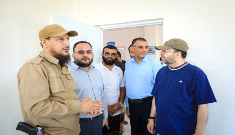 شيخ والكاف يدشنان عمل منظومة الطاقة الشمسية والتكييف بالمركز الطبي في قرية السلام ويطلعان على سير العمل بالمرحلة الثانية من مشروع المدينة