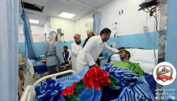 قيادة قوات درع الوطن تتفقد جرحى القوات في مستشفيات عدن