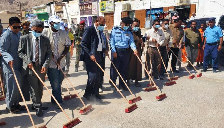 الوكيل بارباع يدشن فعاليات اليوم العالمي للنظافة بوادي حضرموت