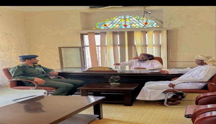 اللجنة الأمنية بمديرية منعر تعقد اجتماعها الثالث وتؤكد مواصلة تعزيز الأمن والاستقرار