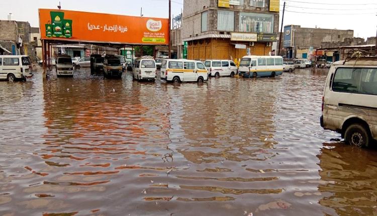 أمطار غزيرة تغرق شوارع زنجبار ومناشدات للسلطة المحلية بالتدخل