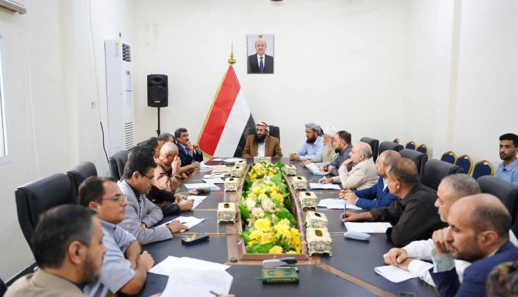 وزير الأوقاف والإرشاد يستقبل وفد الأمانة العامة لمجلس الوزراء ويبحث معه الأداء العام والمتطلبات القانونية والمالية للوزارة