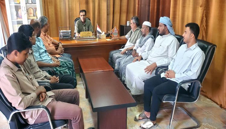 مدير عام مديرية القطن يلتقي فريق الروبوت بثانوية سيف بن ذي يزن المشارك في البطولة العربية المفتوحة للروبوت والذكاء الاصطناعي