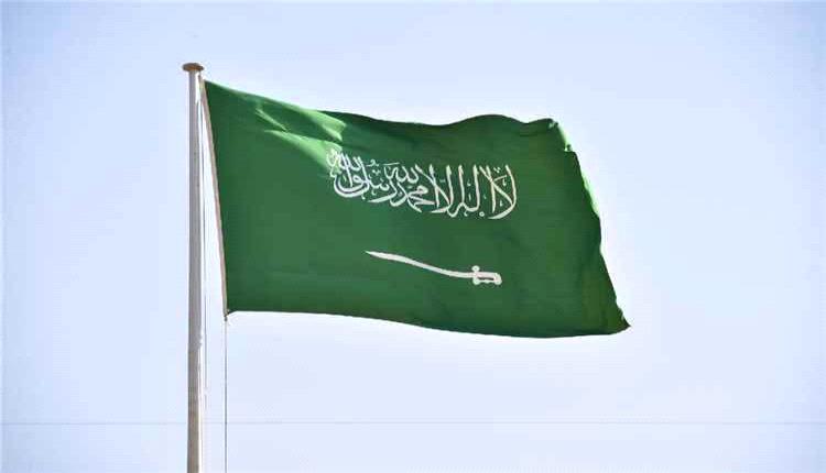 السعودية تحذر من تهديدات الحوثيين للملاحة في البحر الأحمر ومضيق باب المندب وتداعياتها على التجارة العالمية