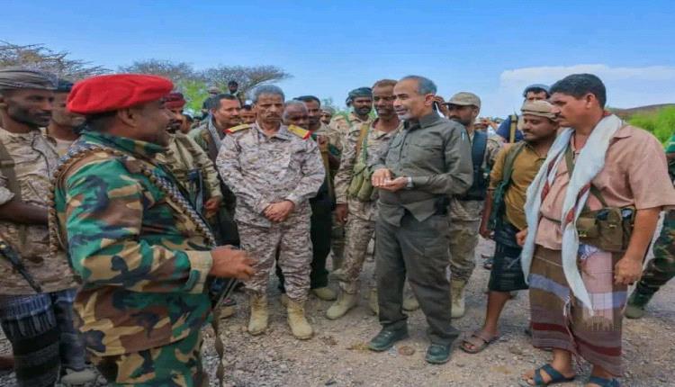 الصبيحي يتفقد جبهتي باب المندب وطور الباحة ويشدد على رفع الجاهزية القتالية