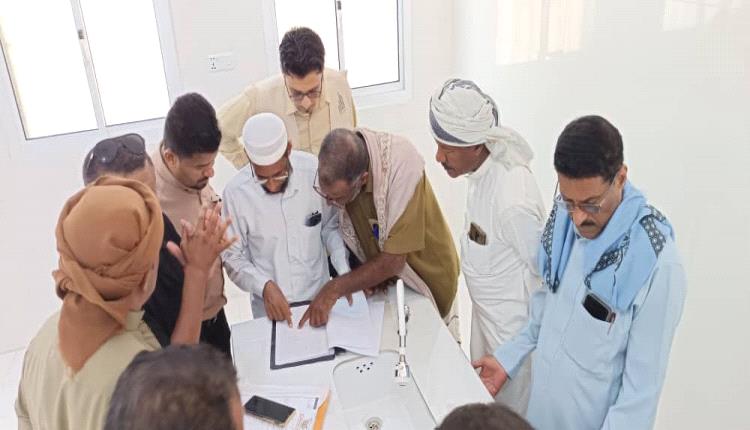 مدير عام تريم يحضر الاستلام الابتدائي لمشروع بناء ثلاثة فصول إضافية بمدرسة الواسطة للبنات