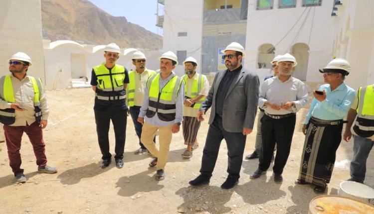 الوكيل الجهوري يطلع على سير أعمال صيانة وترميم قصر السلطان القعيطي بالمكلا
