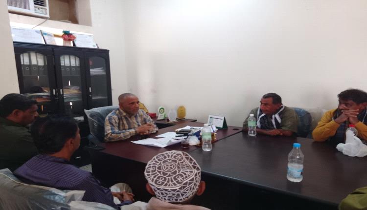 مدير عام الشؤون الاجتماعية والعمل بأبين يلتقي لجنة تعويض الصيادين ويؤكد أهمية الشفافية والعدالة