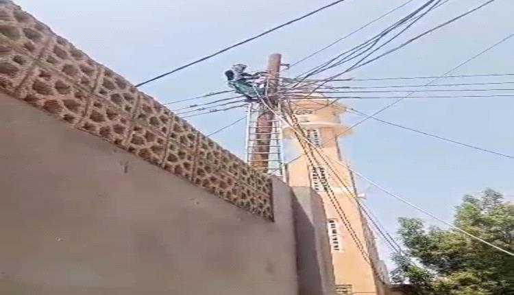 بتوجيهات المهندس علي عرب.. كهرباء أبين تنفذ أعمال تحسين لشبكة الضغط المنخفض في حارة العصلة بزنجبار