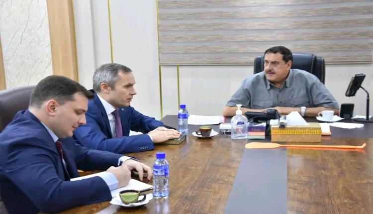 مدير أمن عدن يبحث مع مسؤول بالسفارة الروسية ترتيبات تأمين الانتخابات للرعايا الروس
