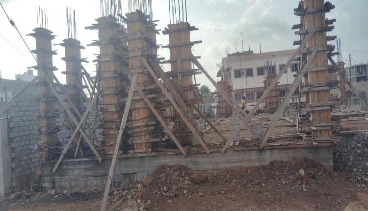 مؤسسة التنمية الخيرية بحضرموت تنفذ مشروع بناء مسجد الفلاح والمجمع الوقفي الاستثماري بمنطقة أمبيخة بالمكلا بدعم من فاعل خير