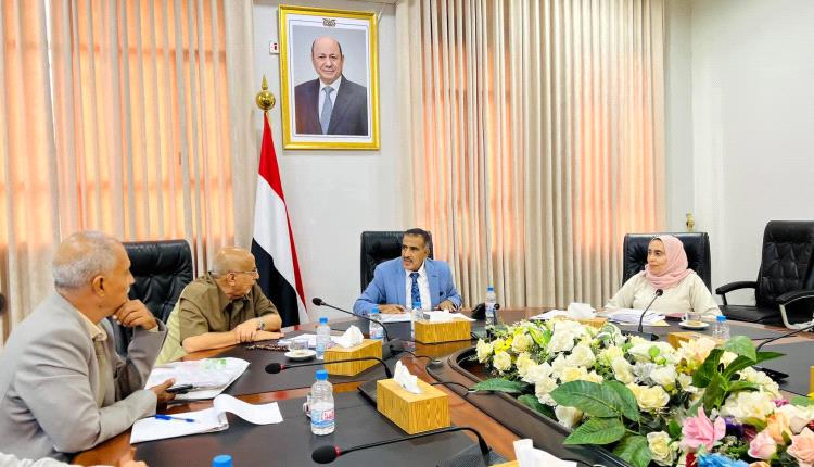 اللجنة العليا للمناقصات والمزايدات تستعرض مشاريع محالة إليها وتؤكد الالتزام بالقانون