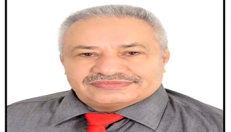رئيس البنك الأهلي يوجه انتقادًا علنيًا للبنك المركزي بسبب تعطل صرافات البنوك