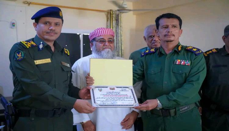 مدير أمن أبين يكرّم مدير أمن زنجبار وأفراد الأمن تقديرًا لجهودهم في ضبط مهربي مخدرات