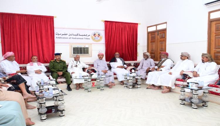 برئاسة وكيل الوادي والصحراء وحضور مدير عام مصلحة شؤون القبائل ونائب مدير الأمن .. لقاء بمرجعية قبائل حضرموت يناقش تعزيز الأمن والاستقرار
