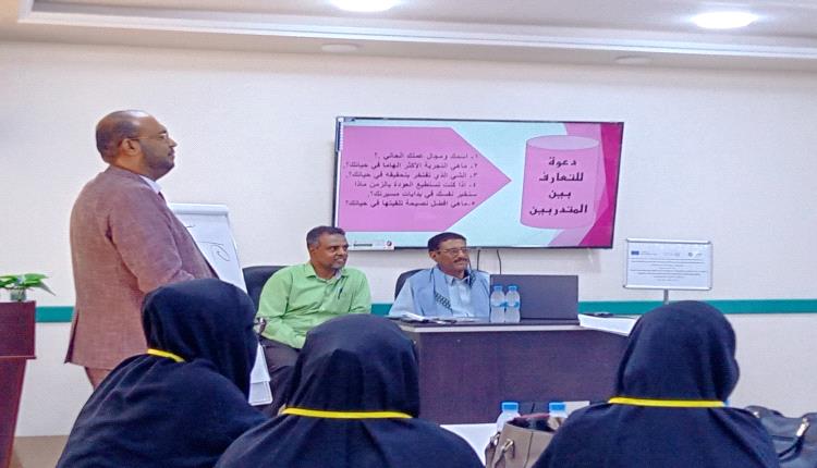 مدير عام تريم يشارك في جلسة حوار مجتمعي لتعزيز مشاركة المرأة في التنمية