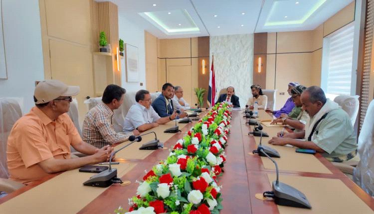 برئاسة الدغاري.. مناقشة قضايا الصرف الصحي والإصحاح البيئي بمدينة عتق