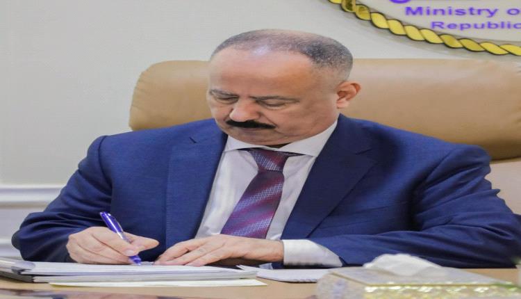 استجابة لمطالب الطلاب.. وزير النقل يوجه بتمديد تشغيل الباصات المجانية لطلاب جامعة عدن حتى نهاية العام الدراسي الجامعي