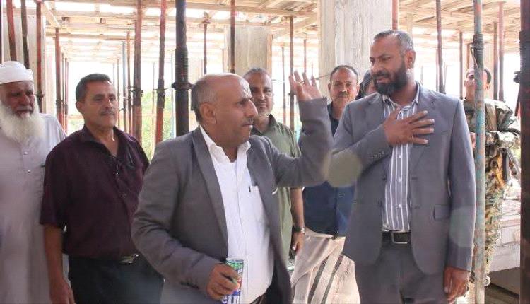 محافظ الضالع يوجه باستكمال تجهيزات مستشفى خلة ويشيد بالمساهمة المجتمعية في تنفيذ المشروع