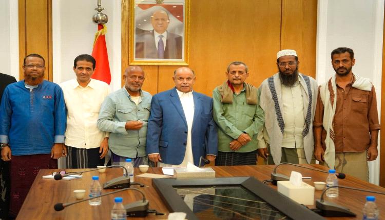 المحافظ الخنبشي ينهي مشكلة المتعاقدين بقطاع التربية والتعليم  بحلول مرضية
‏⁧‫